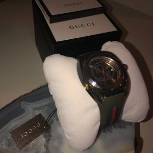 black gucci watch